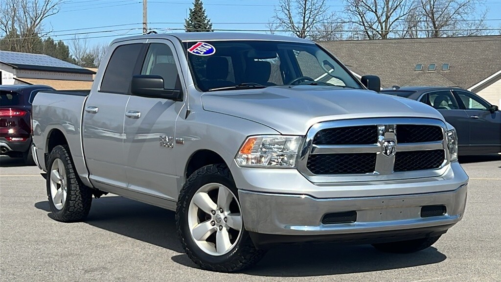 2016 Ram 1500 SLT photo 2