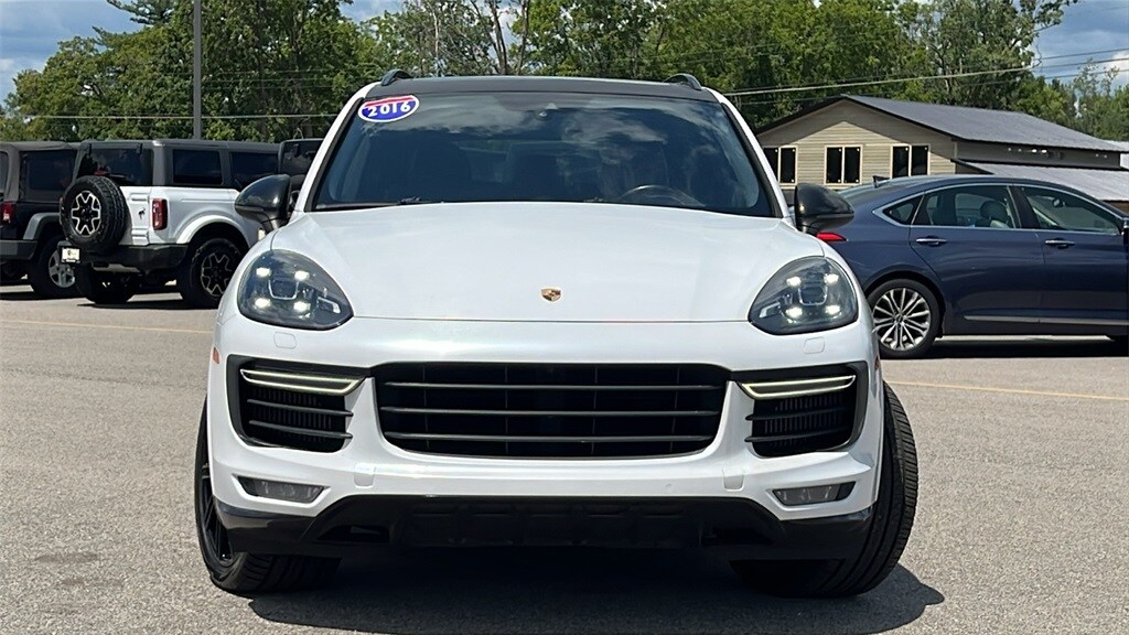 2016 Porsche Cayenne GTS photo 3