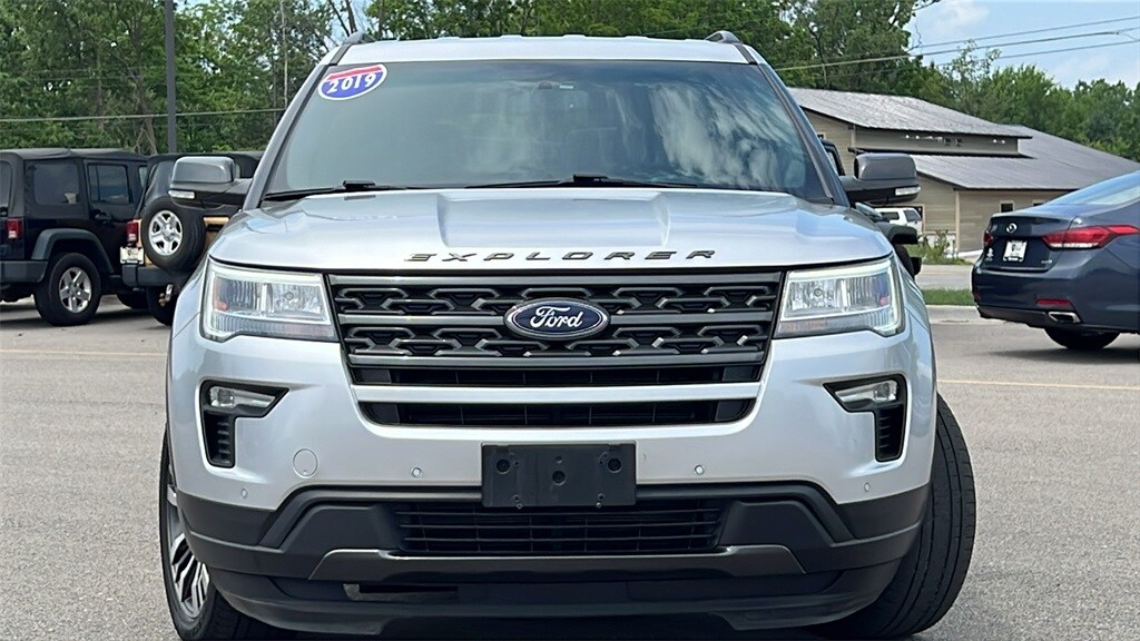 2019 Ford Explorer XLT photo 3