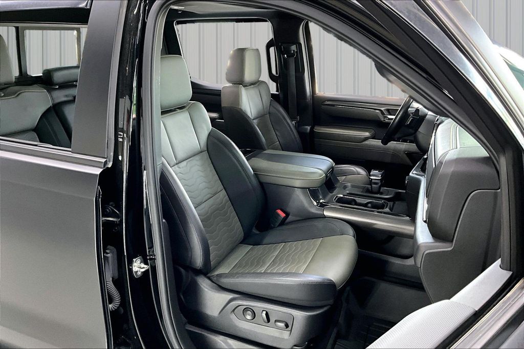2023 Chevrolet Silverado 1500 ZR2 - Photo 31