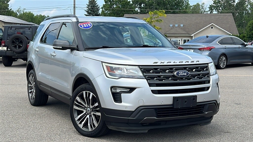 2019 Ford Explorer XLT photo 2