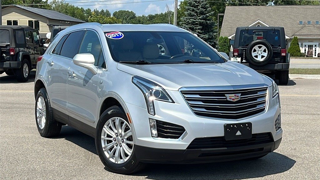 2017 Cadillac XT5 Base photo 2