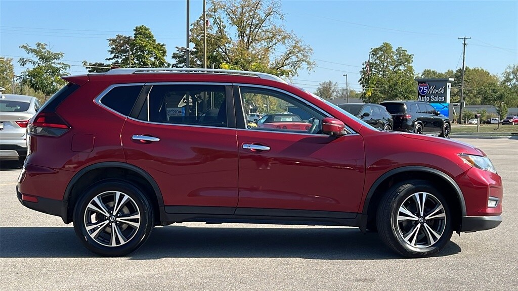 2020 Nissan Rogue SV photo 3