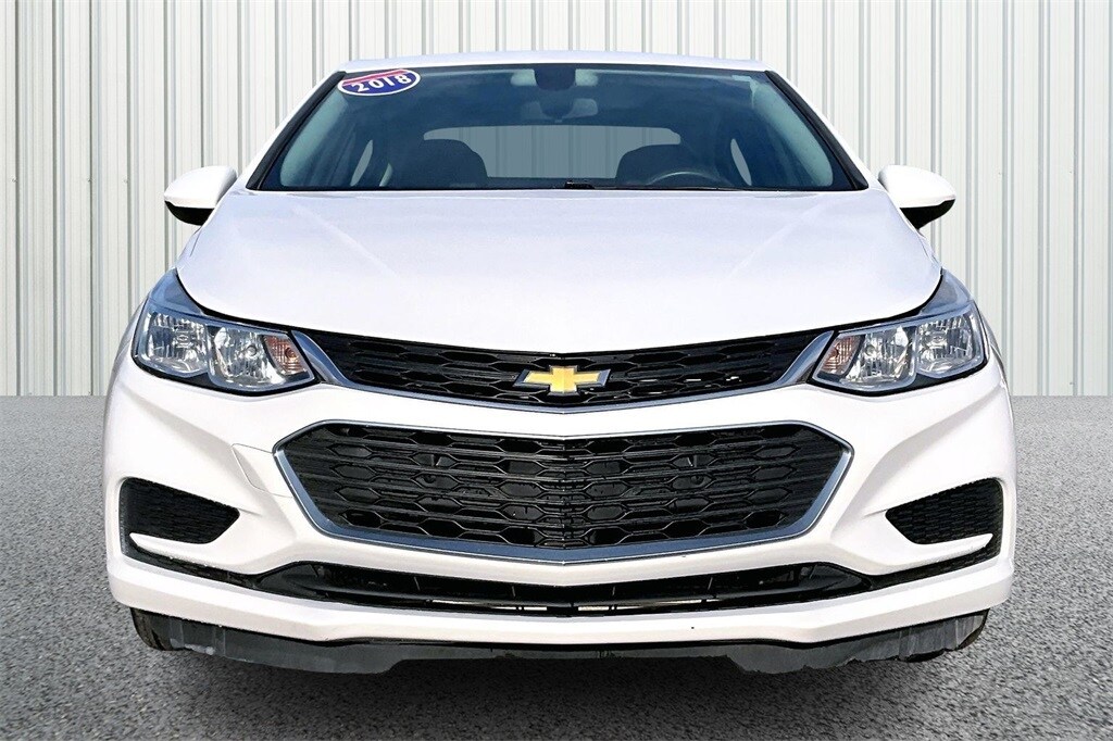 2018 Chevrolet Cruze LS photo 2