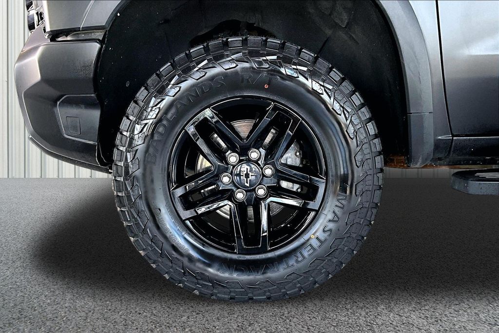 2023 Chevrolet Silverado 1500 ZR2 - Photo 35