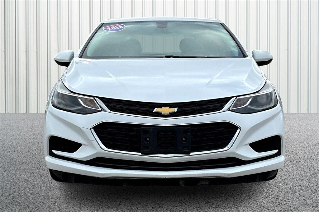 2016 Chevrolet Cruze LT photo 2
