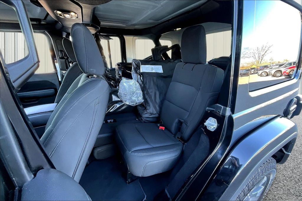 2021 Jeep Wrangler Unlimited Sahara - Photo 22