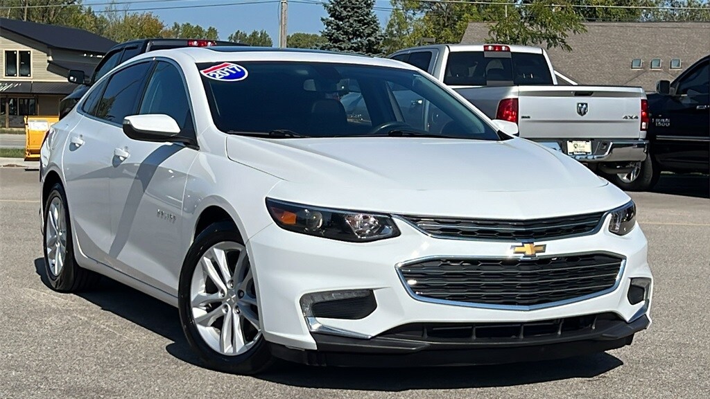 2017 Chevrolet Malibu 1LT photo 2