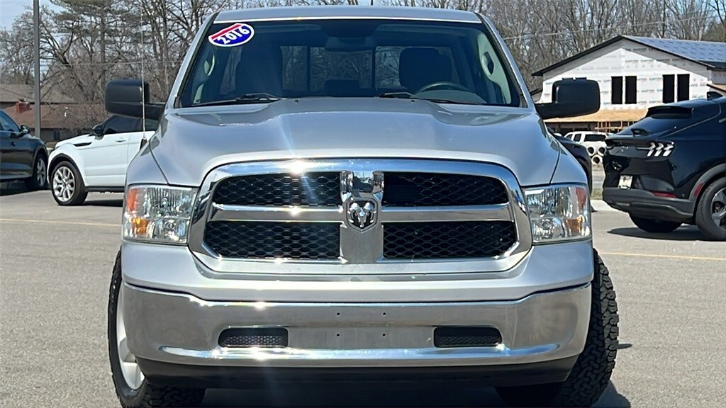 2016 Ram 1500 SLT photo 3