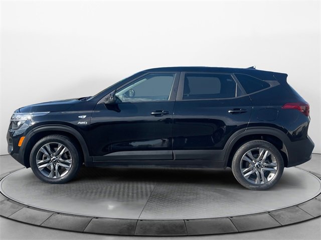 2023 Kia Seltos LX photo 2