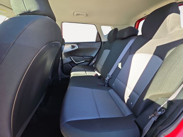 2023 Kia Soul LX - Photo 13