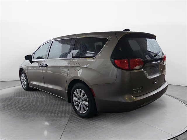 2018 Chrysler Pacifica L photo 3