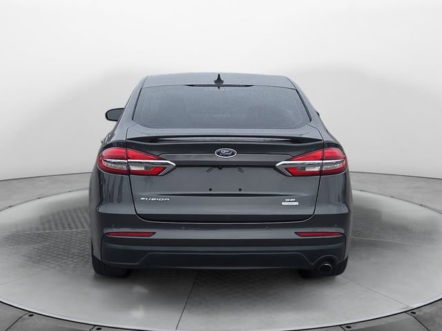 2019 Ford Fusion SE photo 3