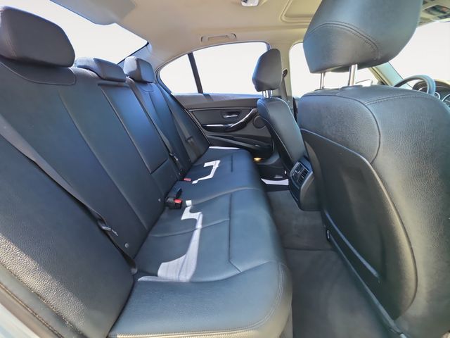 2017 BMW 3 Series 320i - Photo 14