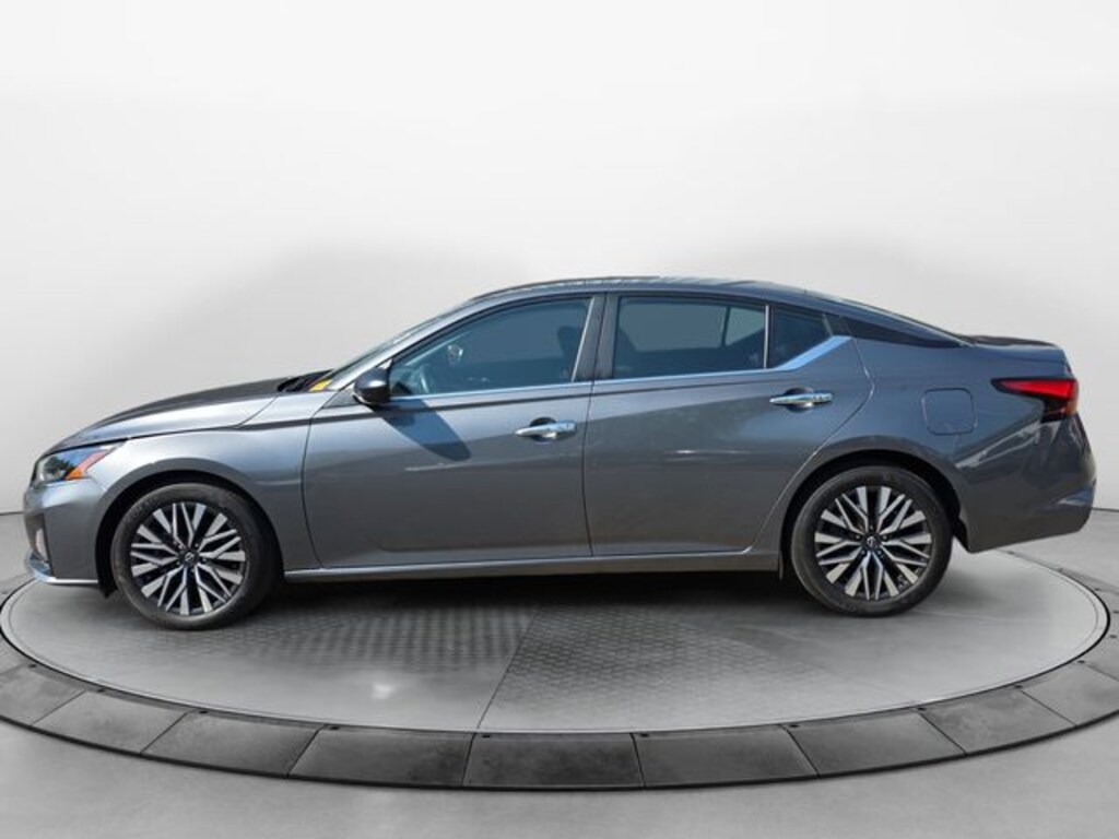 Used 2025 Nissan Altima 2.5 SV Sedan