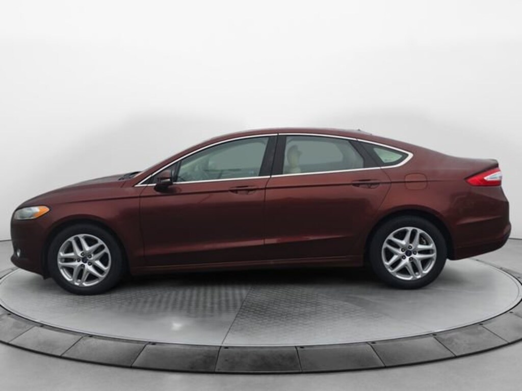 Used 2016 Ford Fusion SE Sedan