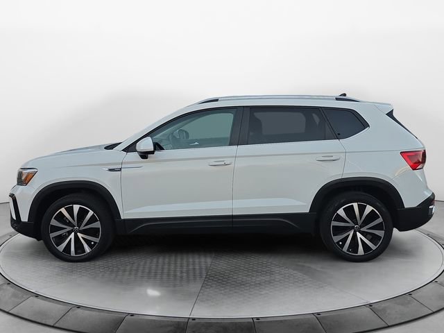 2024 Volkswagen Taos SE photo 2