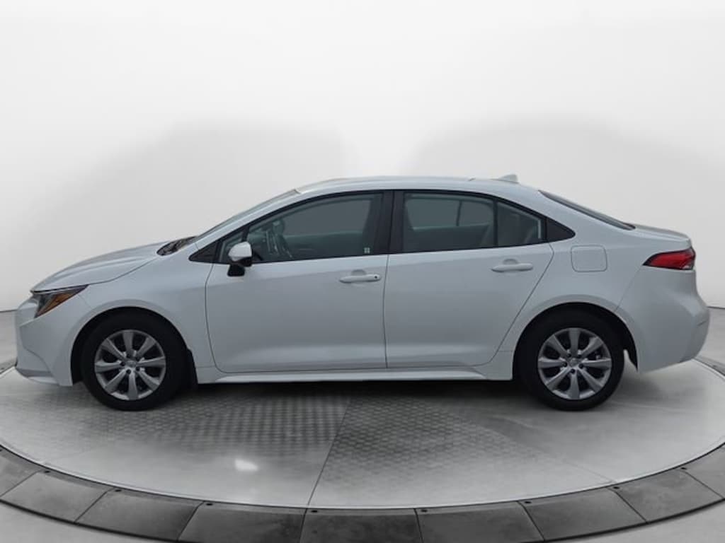 Used 2020 Toyota Corolla LE Sedan