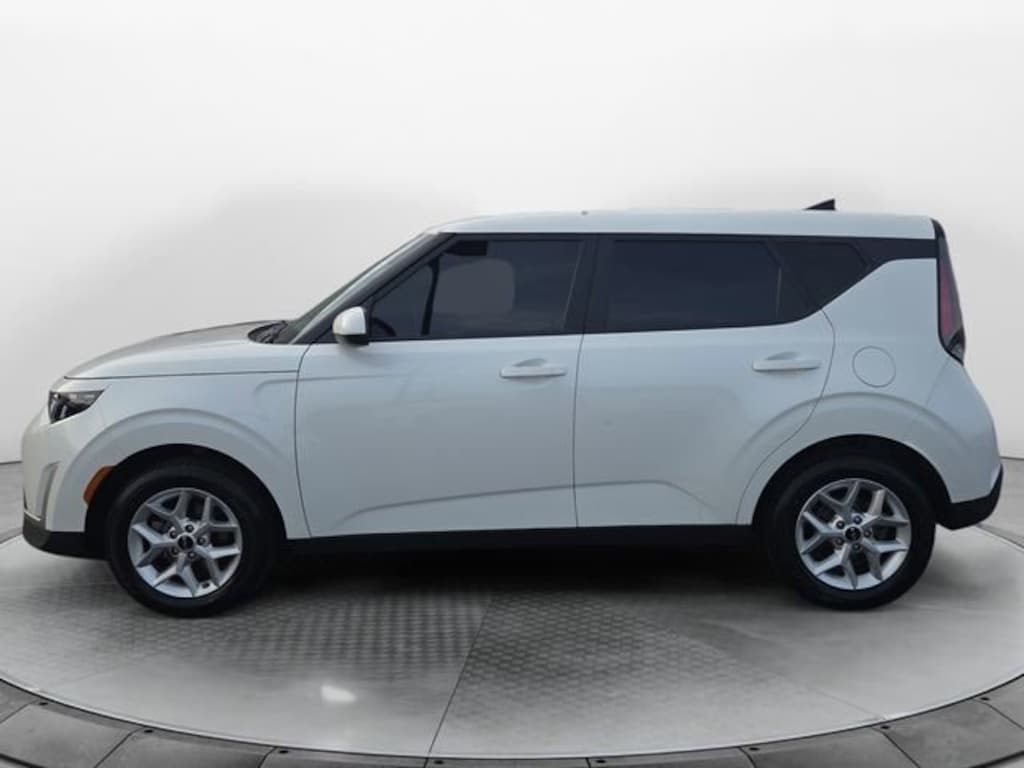 Used 2025 Kia Soul LX Hatchback