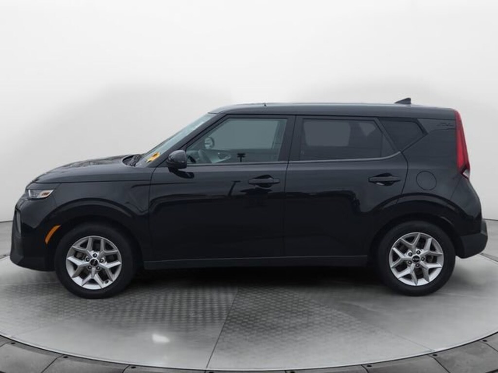 Used 2022 Kia Soul LX Hatchback