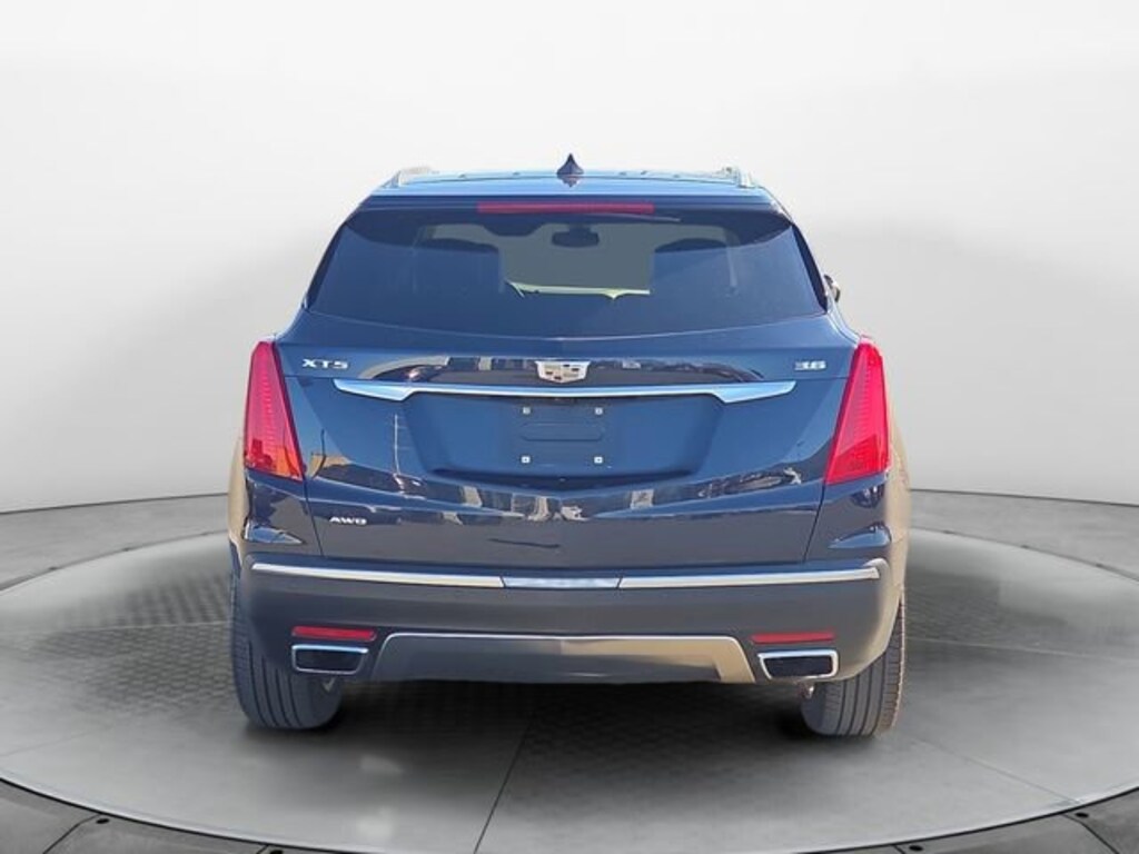 Used 2017 CADILLAC XT5 Platinum SUV
