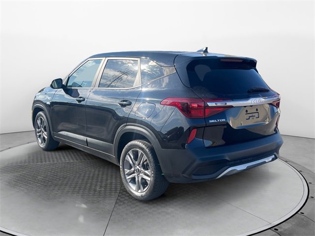 2023 Kia Seltos LX photo 3