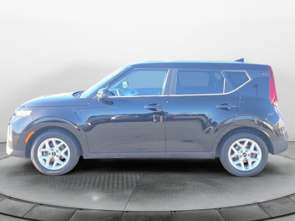 Used 2022 Kia Soul LX Hatchback