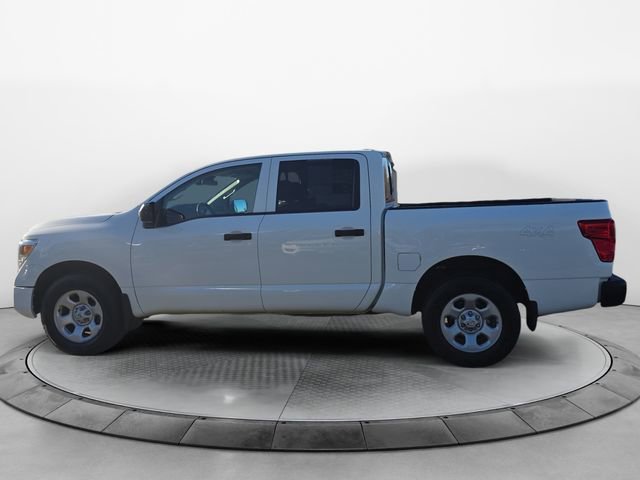 2022 Nissan Titan S photo 2