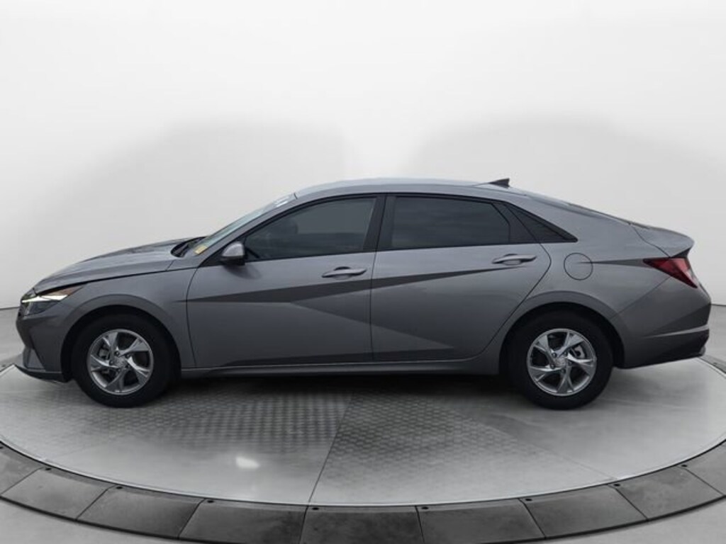 Used 2023 Hyundai Elantra SE Sedan