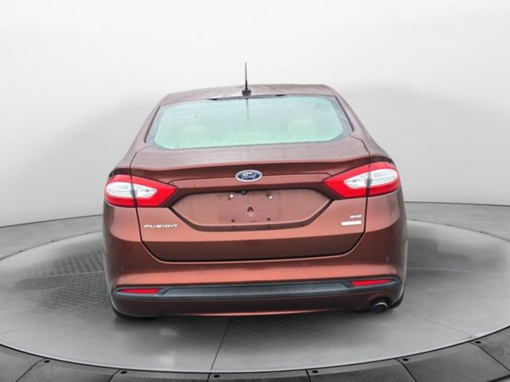 Used 2016 Ford Fusion SE Sedan