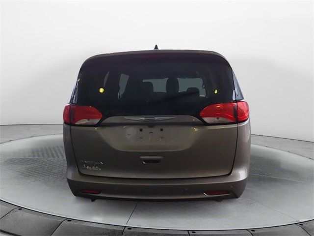 2018 Chrysler Pacifica L photo 4