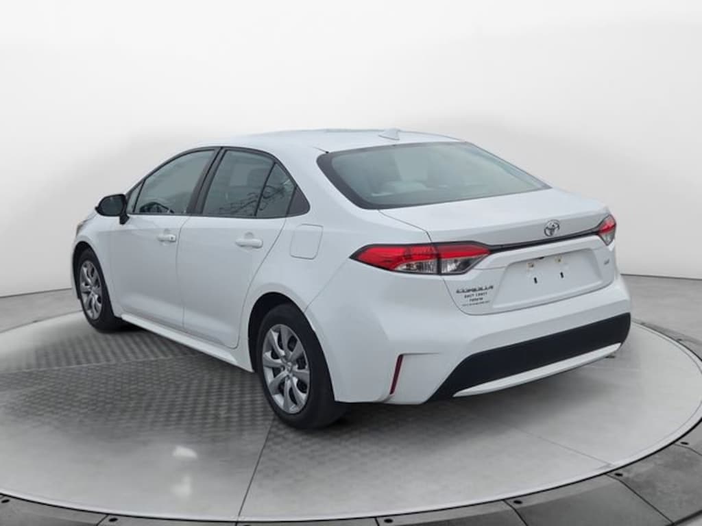 Used 2020 Toyota Corolla LE Sedan
