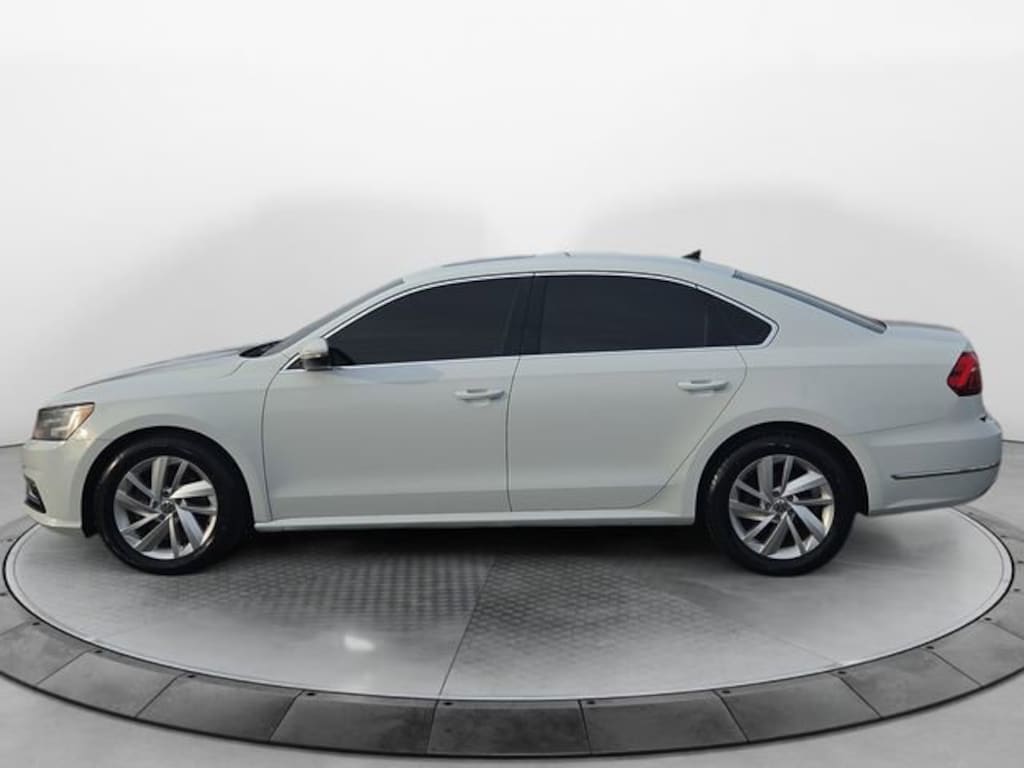 Used 2018 Volkswagen Passat 2.0T SE Sedan