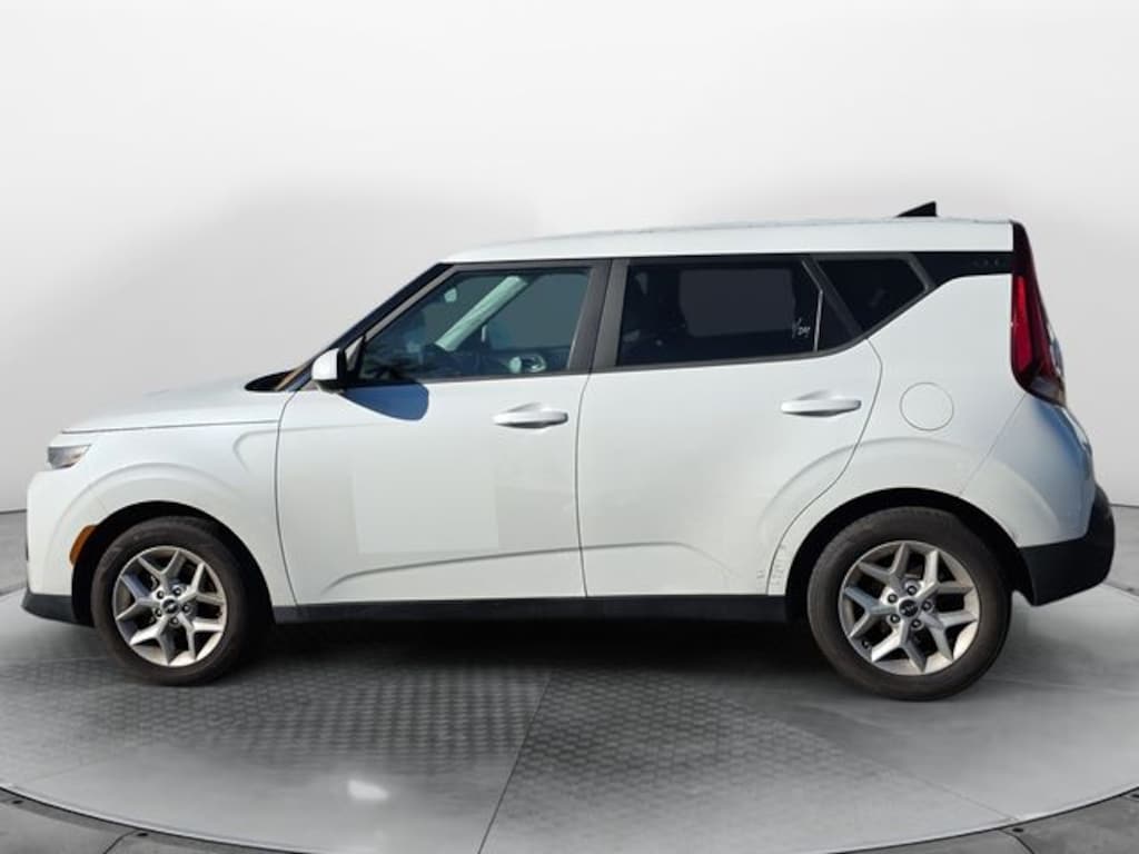 Used 2022 Kia Soul LX Hatchback