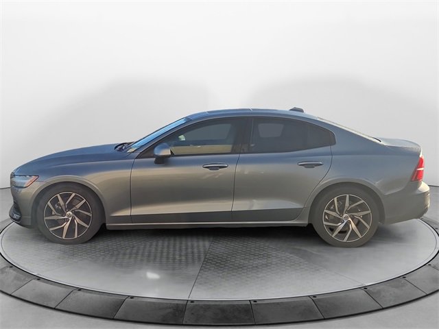 2019 Volvo S60 Momentum photo 2