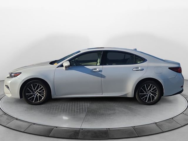 2017 Lexus ES 350 photo 2