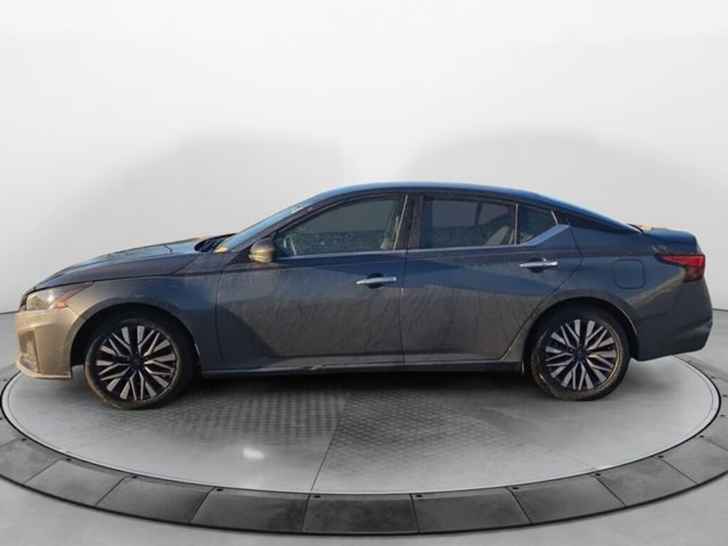 Used 2024 Nissan Altima 2.5 SV Sedan