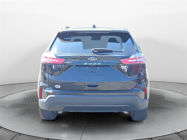 2021 Ford Edge SE photo 3