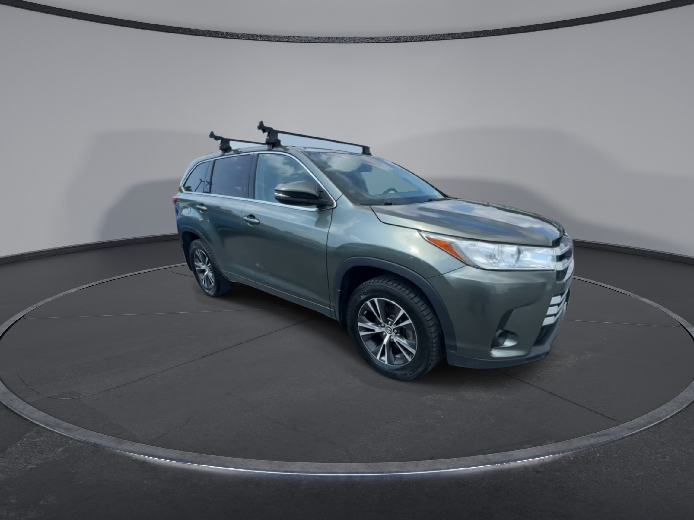 Used 2018 Toyota Highlander LE with VIN 5TDBZRFH1JS911310 for sale in Berlin, VT