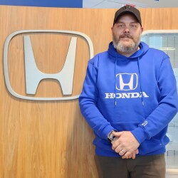 Staff member Derek Ming from ID_f9193d