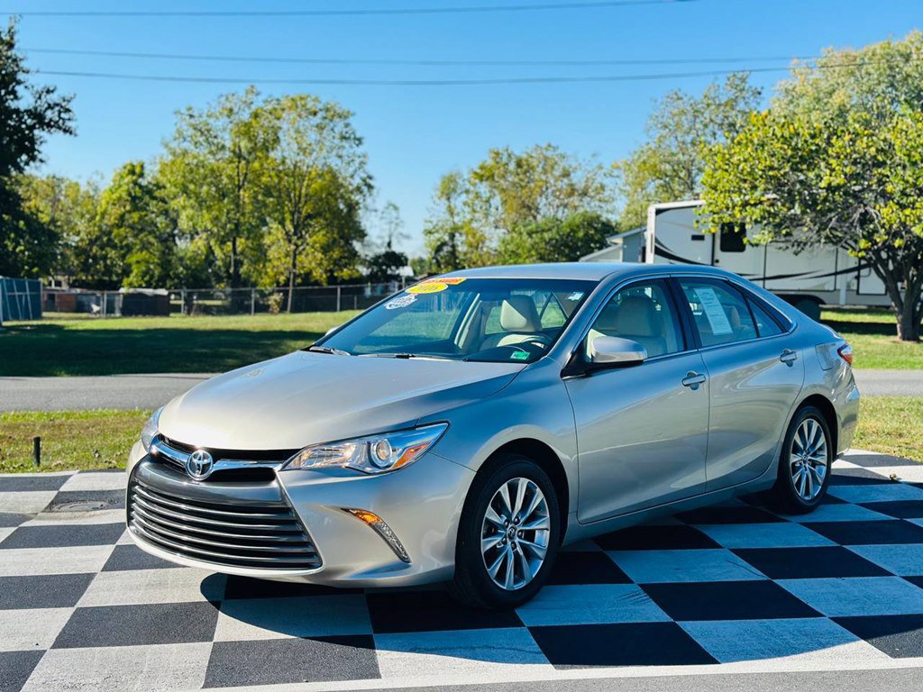 2016 Toyota Camry photo 2