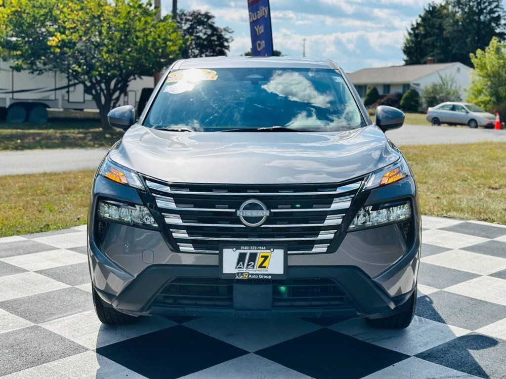 2024 Nissan Rogue SV photo 3