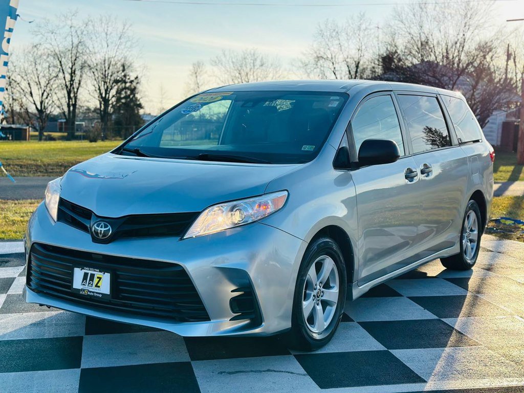 2020 Toyota Sienna L photo 2