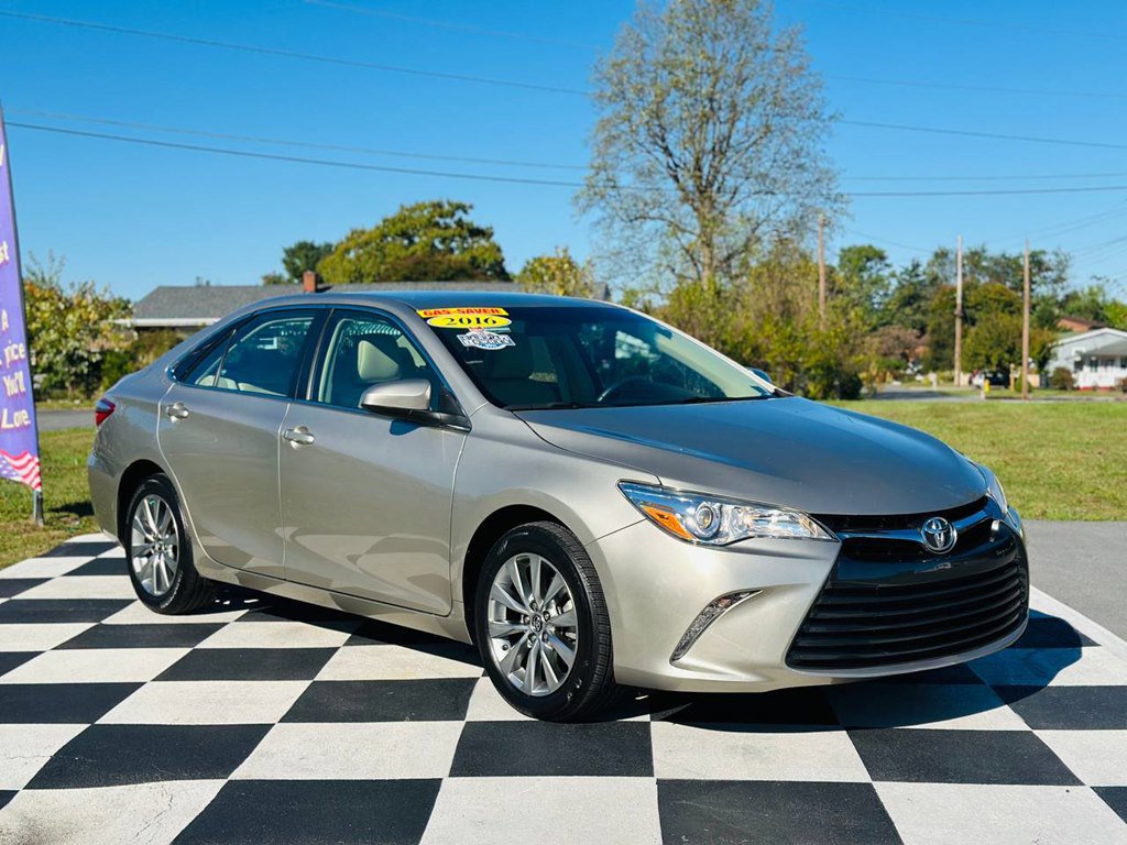 2016 Toyota Camry photo 4