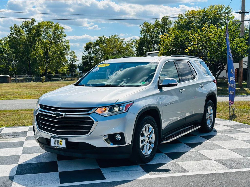 2019 Chevrolet Traverse Cloth 1LT photo 2