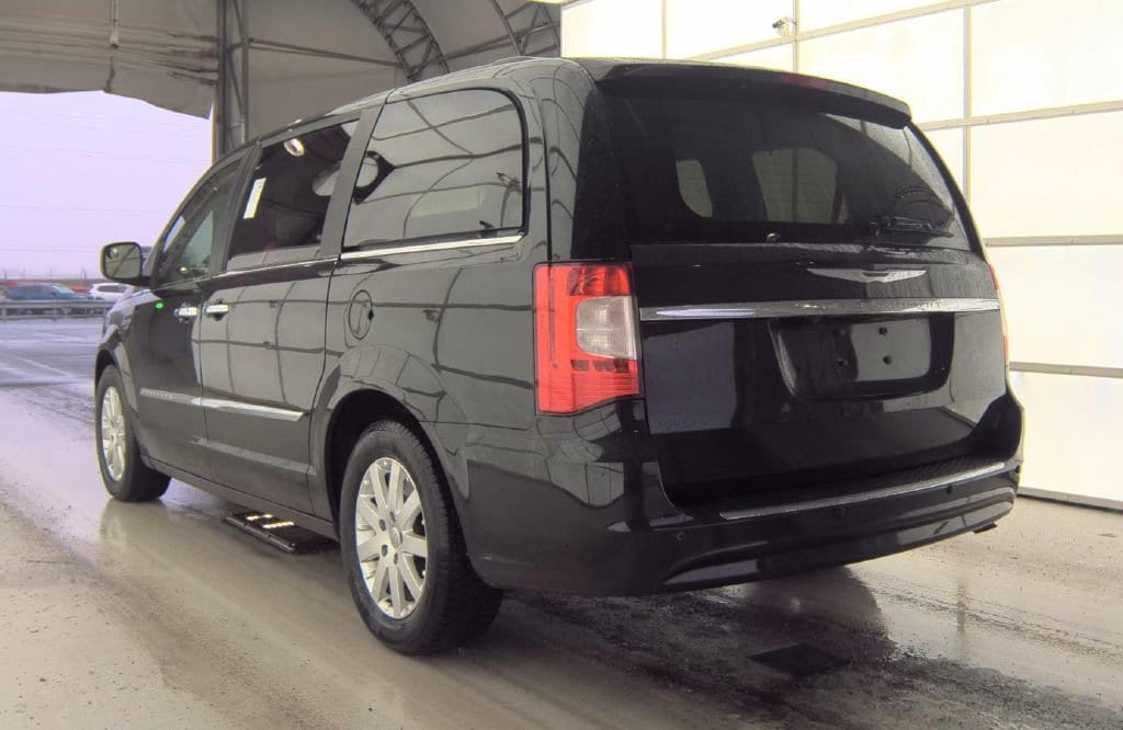 2016 Chrysler Town & Country Touring