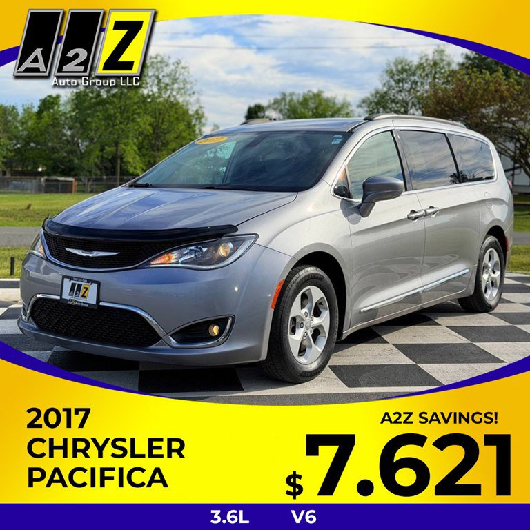 2017 Chrysler Pacifica Touring-L's photo
