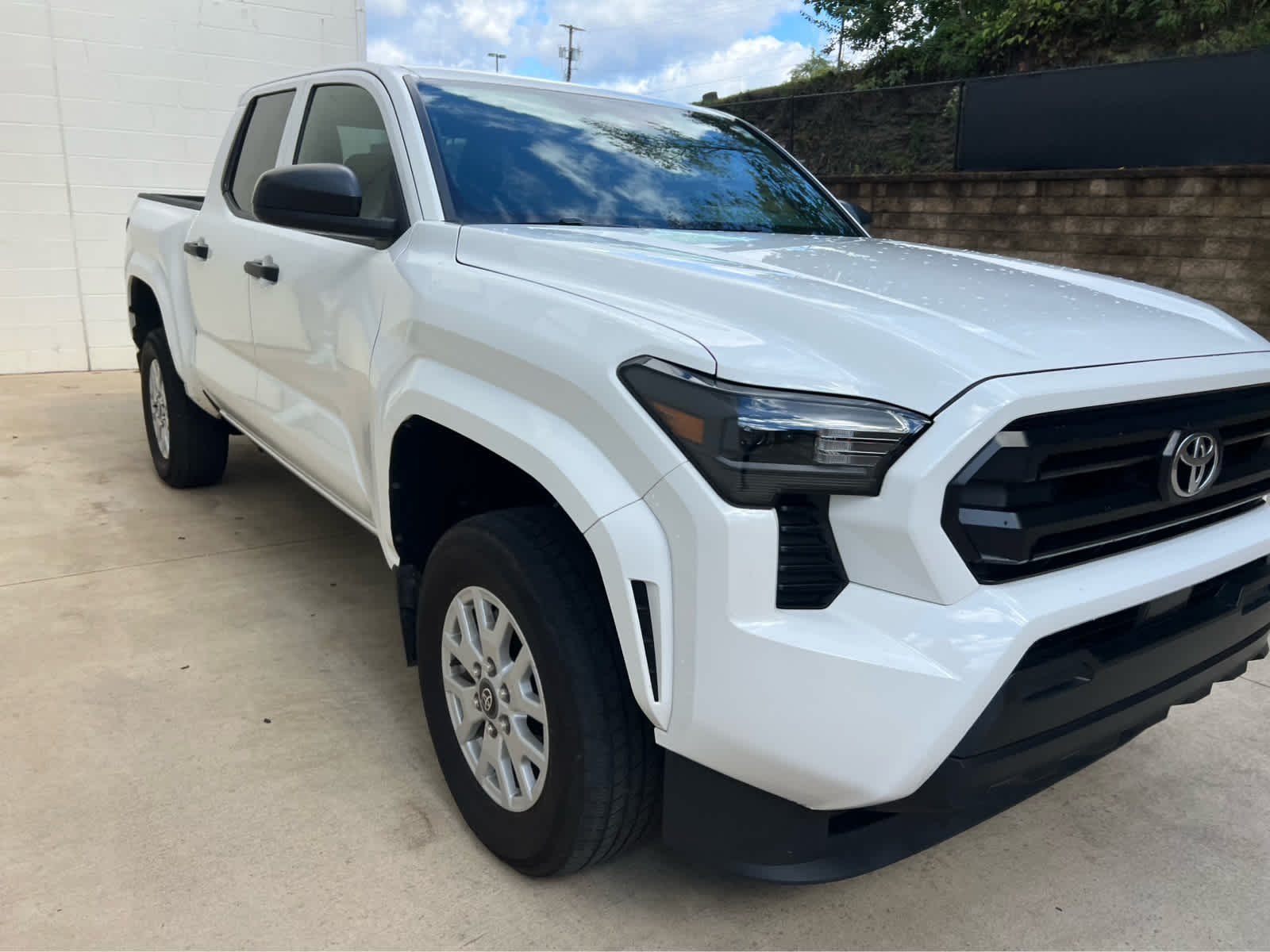 2024 Toyota Tacoma SR photo 2