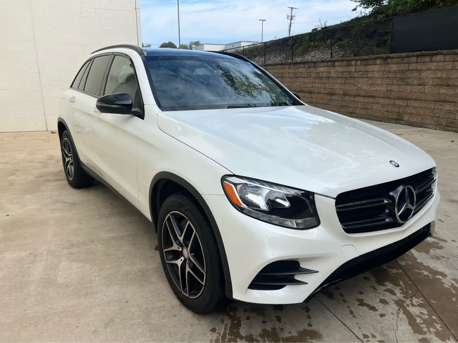2016 Mercedes Benz GLC 300 4MATIC photo 4