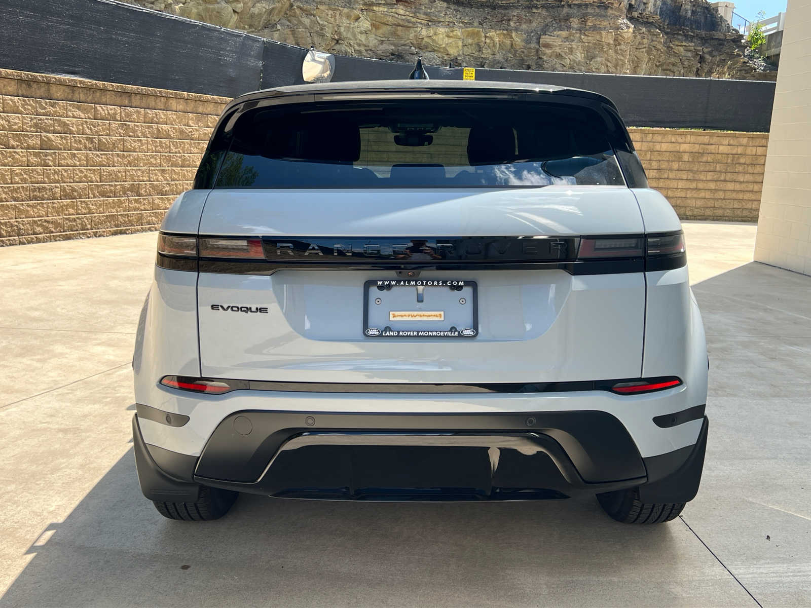 2025 Land Rover Range Rover Evoque S photo 4